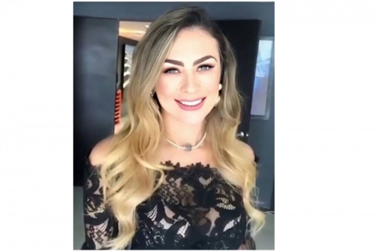 Aracely Arámbula muestra cómo le reafirman el abdomen