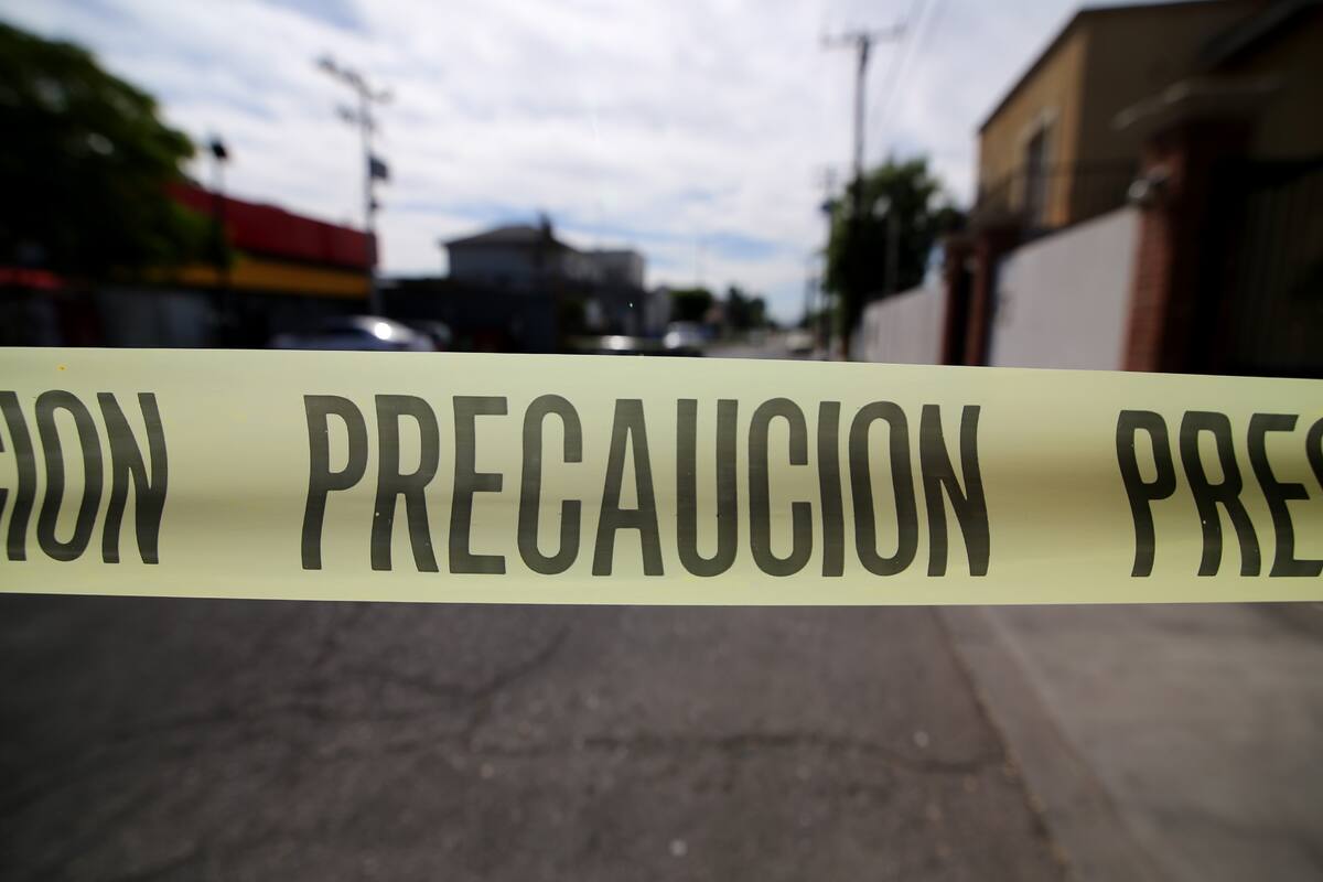 Hallan cuerpo semienterrado con la cabeza envuelta en bolsa en Jardines de Mendoza
