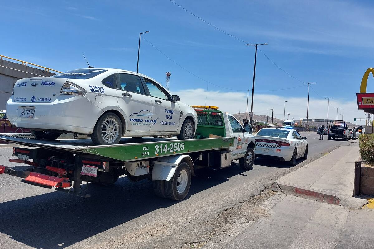 Aseguran 69 taxis piratas en Nogales