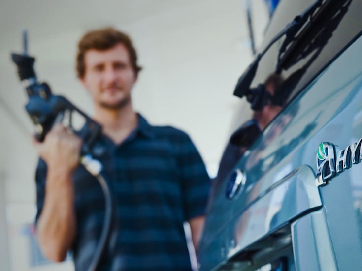 Mientras los autos de gasolina se reemplazan cada 12 años y los eléctricos cada menos de cuatro, los híbridos duran unos ocho y su venta aumentó en México