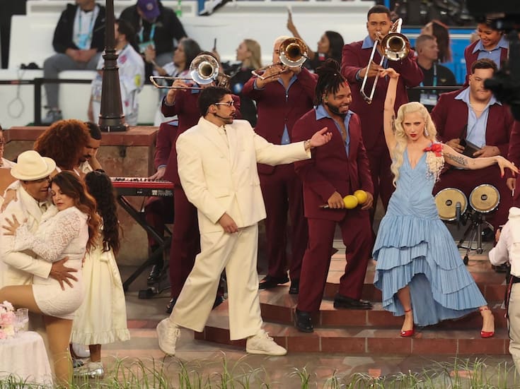 ¡Orgullo latino! Revelan al creador del vestido que usó Lady Gaga junto a Bad Bunny en el medio tiempo del Super Bowl 2026