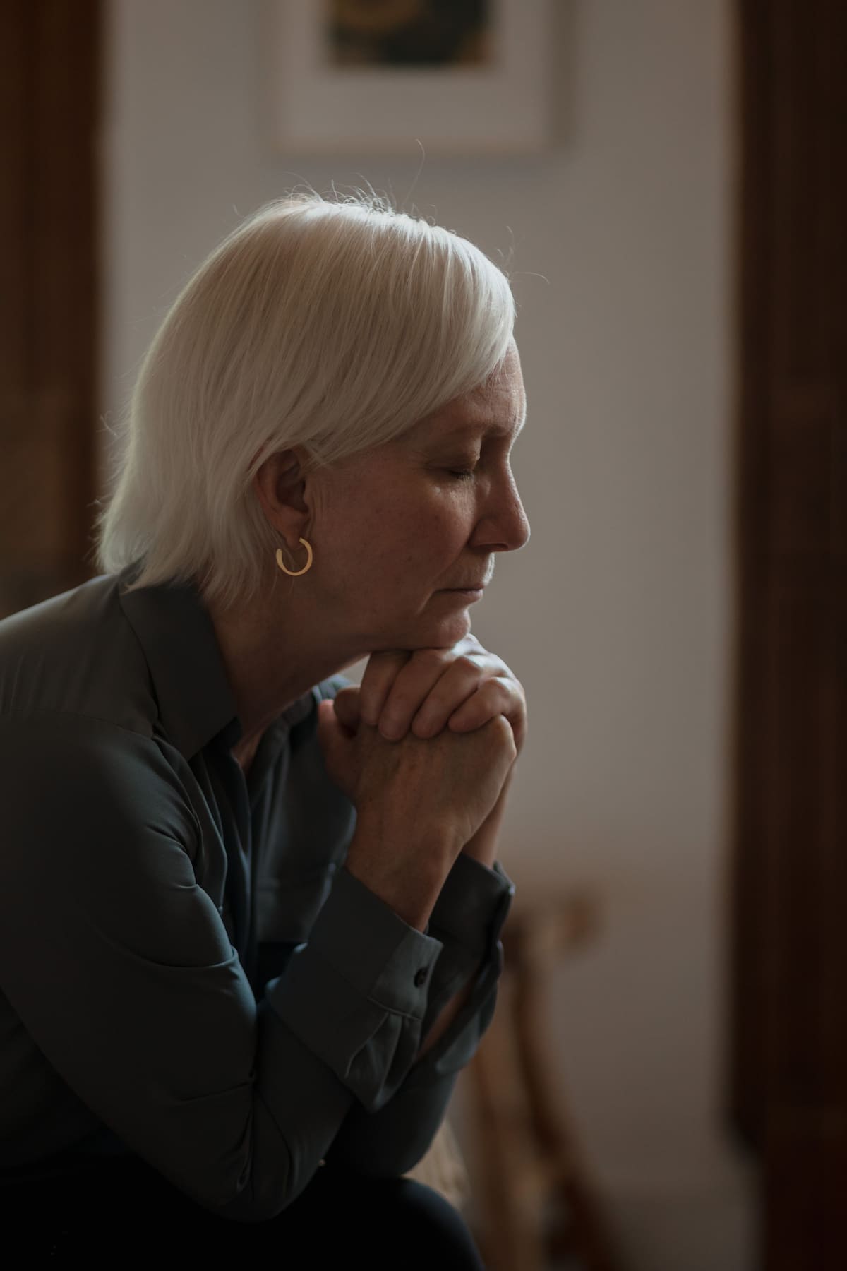 Las mujeres nacidas entre 1960 y 1970 desarrollaron una marcada tendencia a soportar las dificultades, cuidar de los demás y seguir adelante sin quejarse, una conducta derivada de un entorno de crianza altamente exigente durante su infancia y juventud.| Pexels