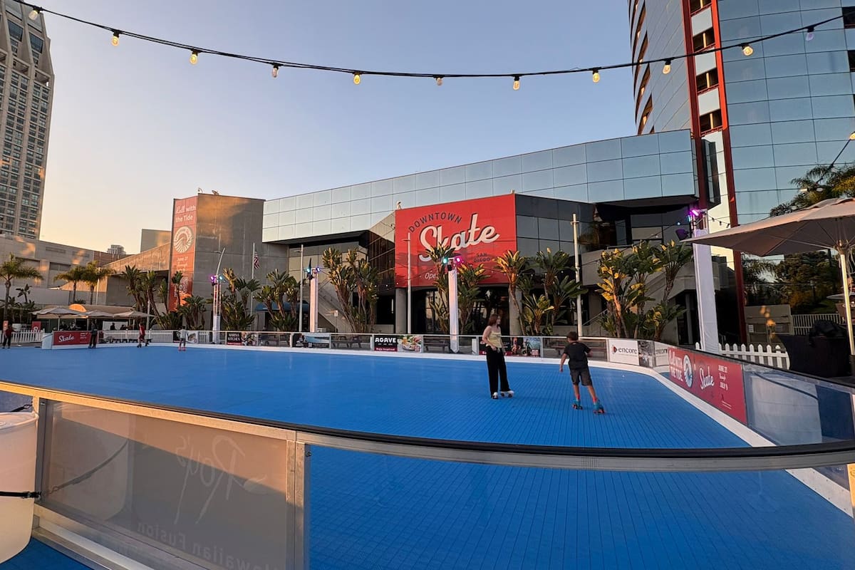 Abre pista de patinaje al aire libre en centro de San Diego