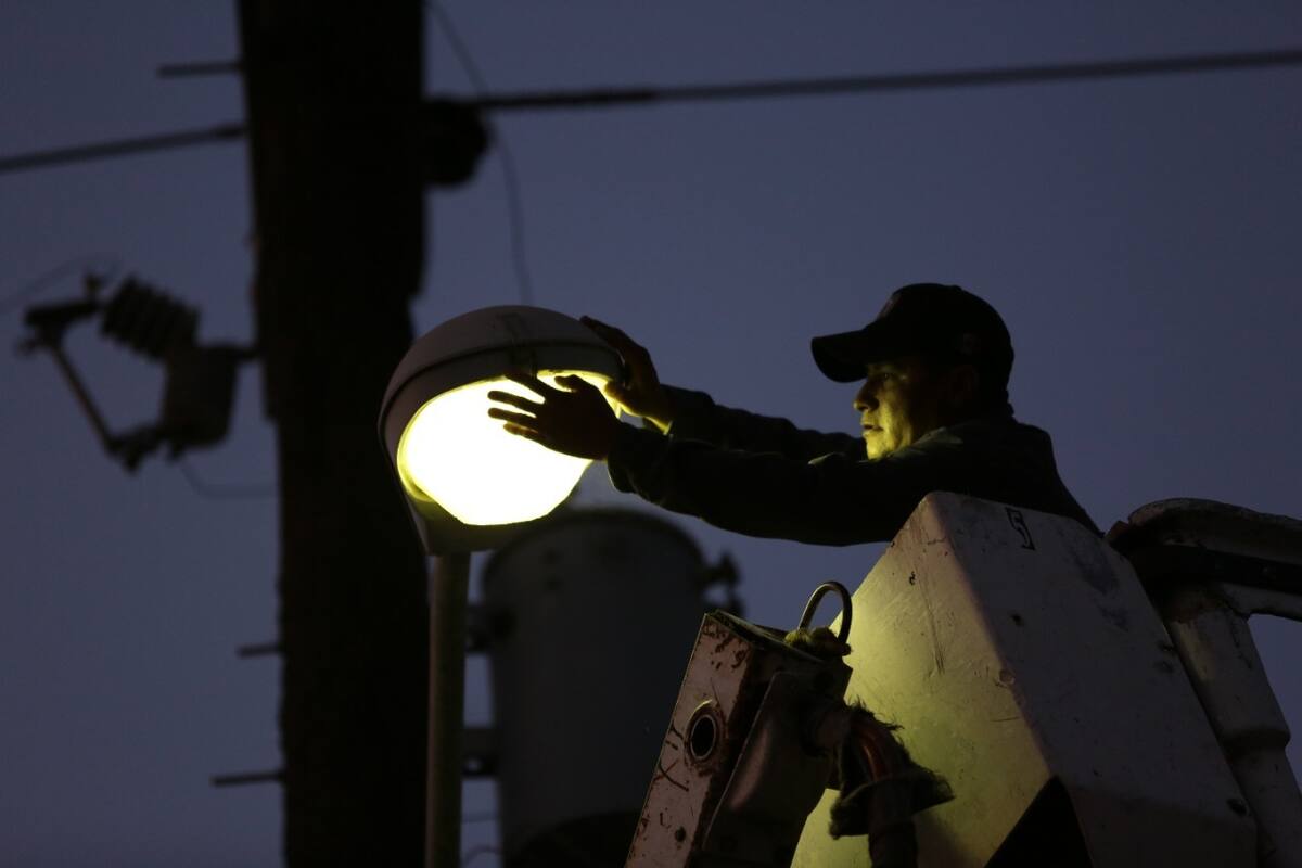 Sufren por falta de luminarias en ‘Los Alcatraces’: colonos