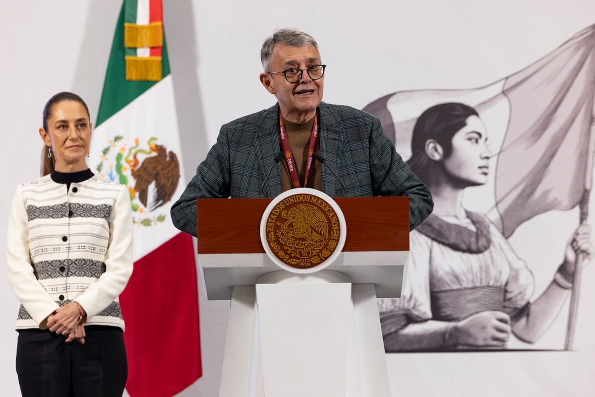 José Alfonso Suárez del Real, ministro de la oficina de México ante el Consejo de Europa, explicó el tema de los Códices prehispánicos que se mantienen en Francia. | Crédito: Presidencia