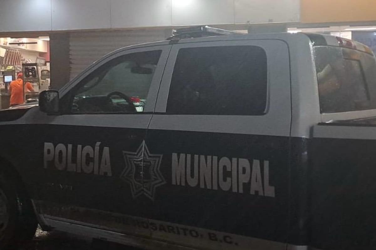 Pareja se enfrenta a balazos en Rosarito