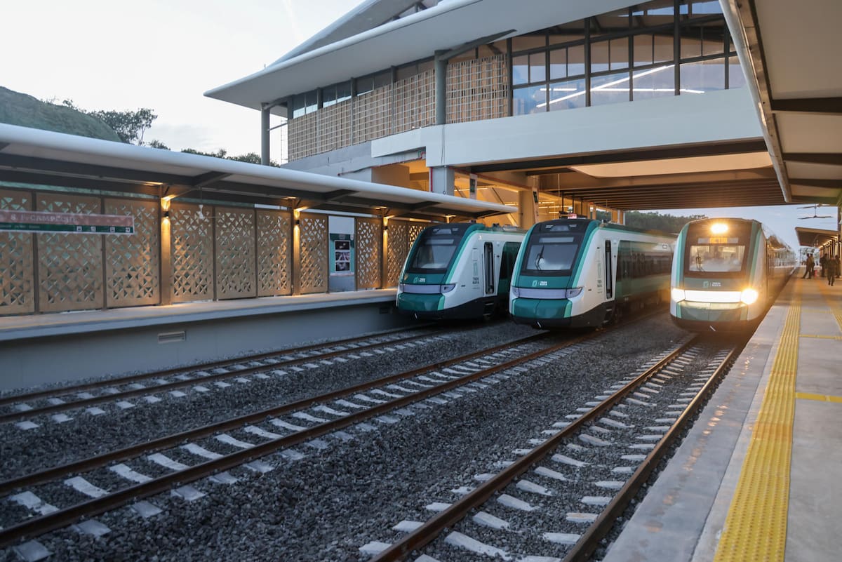 Fotografía cedida por la Presidencia de México que muestra la primera etapa del Tren Maya tras su inauguración, en San Francisco de Campeche (México). EFE/Presidencia de México