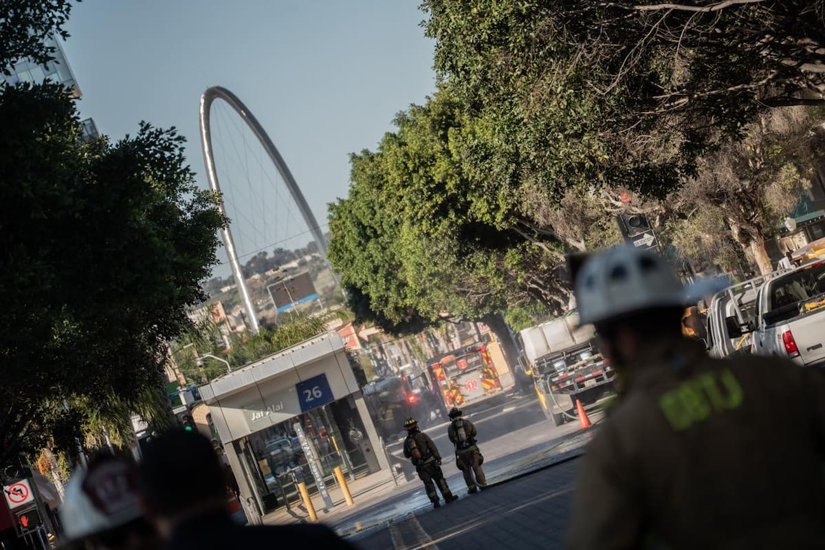 Fuga de gas en el Centro de Tijuana deja evacuados a más de 100 personas y decenas de negocios