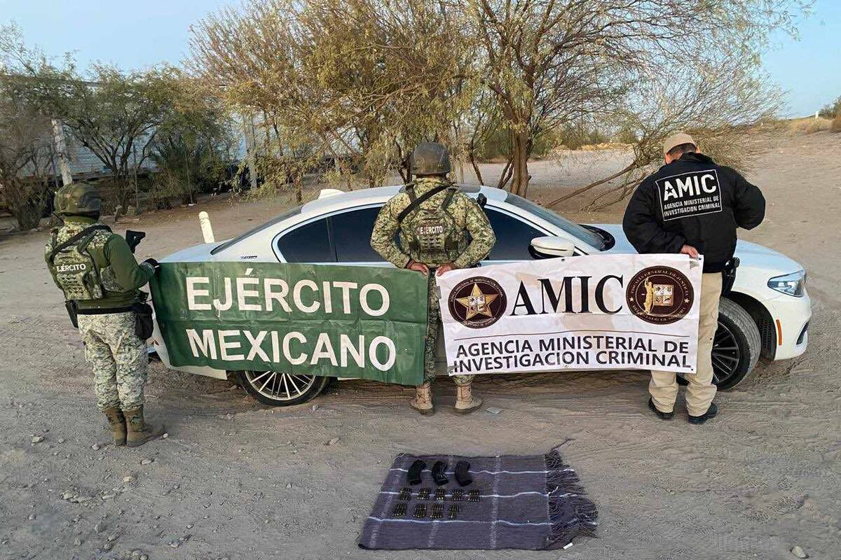Aseguran vehículo robado y cargadores de arma de fuego en Sonoyta