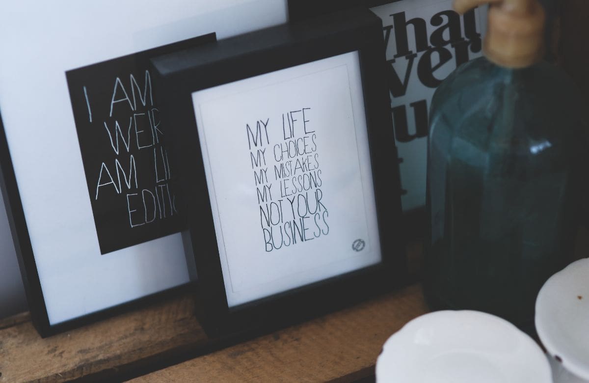 Antes de tirar marcos de fotos antiguos, prueba estas 3 formas de reutilizarlos con técnicas económicas | Foto: Especial (canva)