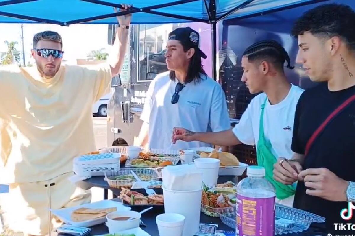 A días de la Copa América, jugadores del Tri son captados comiendo en puesto callejero