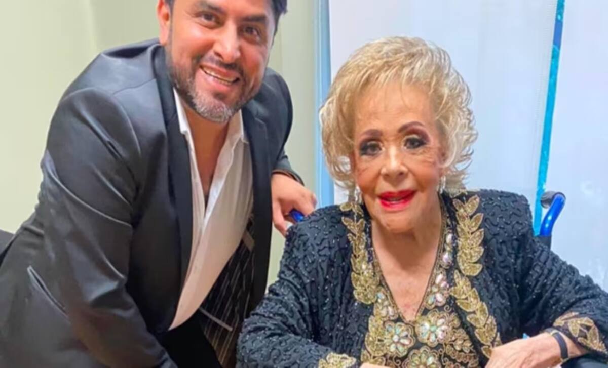 Silvia Pinal junto a su expeinador, Erick Cerón, quien ha sido señalado en el caso del robo de sus joyas.