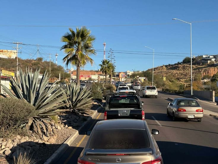 Kilométricas filas en garitas de Nogales