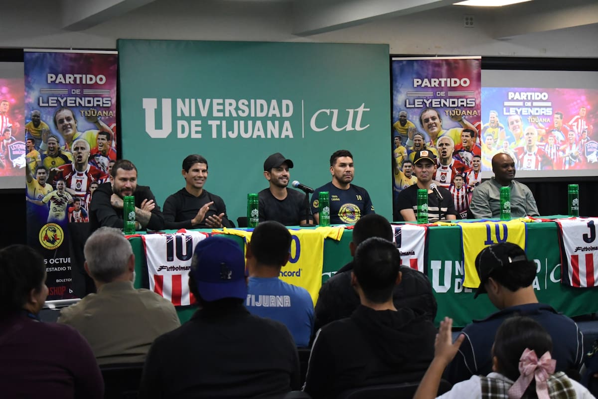 Leyendas del fútbol mexicano conviven con la comunidad universitaria. Foto: Cortesía
