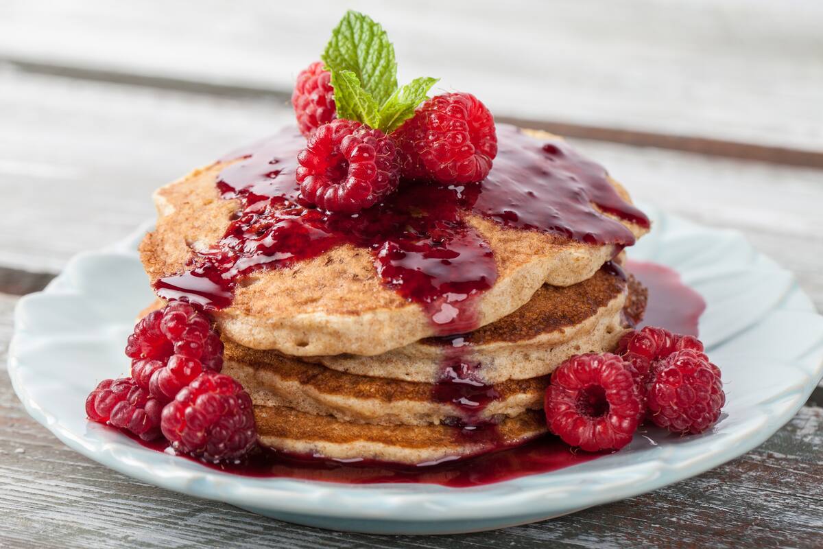‘Hotcakes’ de avena con compota de frambuesa
