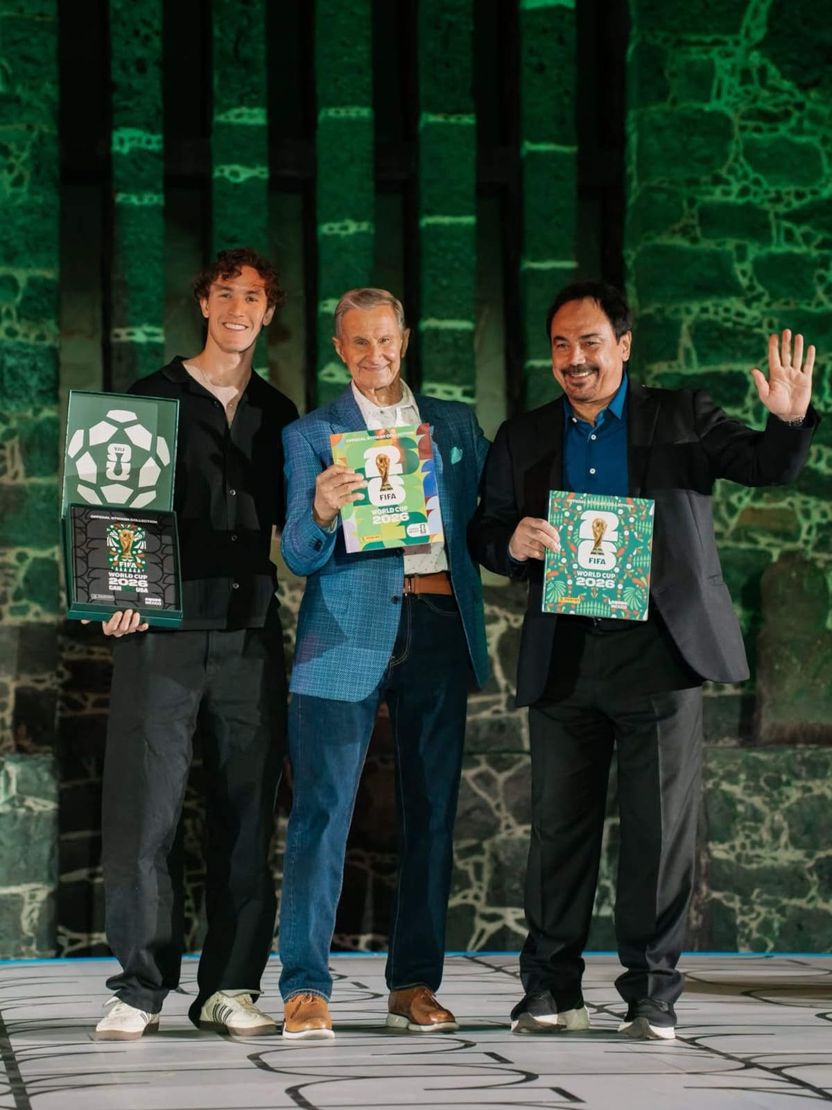 Marcel Ruiz, Enrique Borja y Hugo Sánchez en la presentación de los álbumes Panini del Mundial 2026. (Foto: @panini_mx)