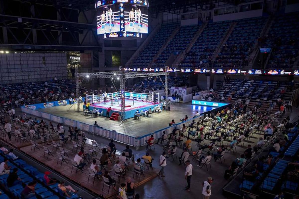 Promotora arma velada de boxeo pese a Covid-19 y la gente se ausenta