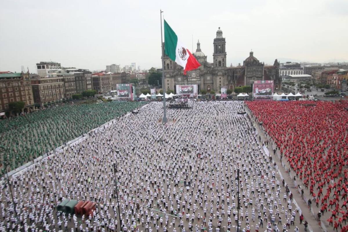 Las mejores imágenes de la clase masiva de boxeo en el Zócalo de CDMX que rompió Récord Guinness
