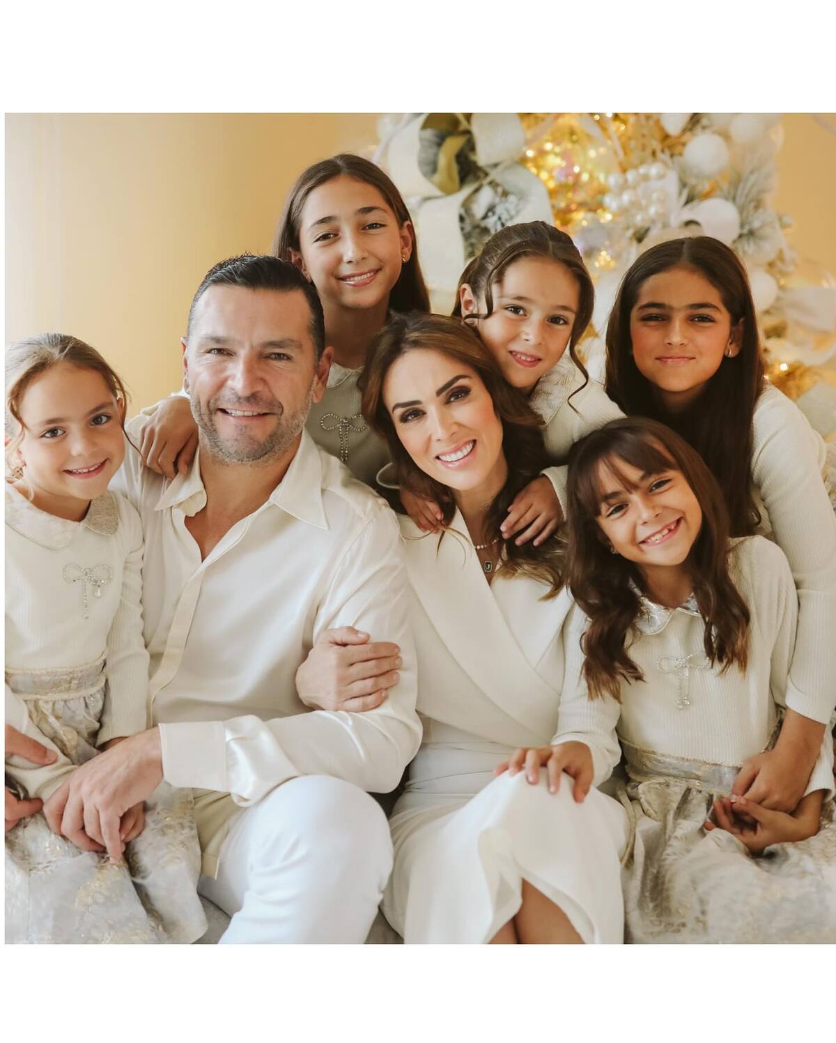 Jacqueline Bracamontes y familia