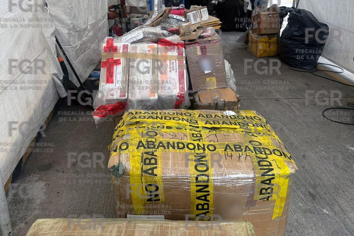 FGR destruye más de 37 mil objetos ligados a 234 expedientes por piratería y documentos falsos, entre ellos ropa deportiva, celulares e insignias apócrifas de la Guardia Nacional