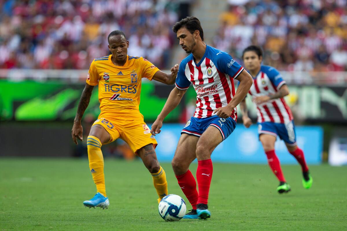 Oswaldo Alanís cree injusto decir que los árbitros han favorecido a Chivas