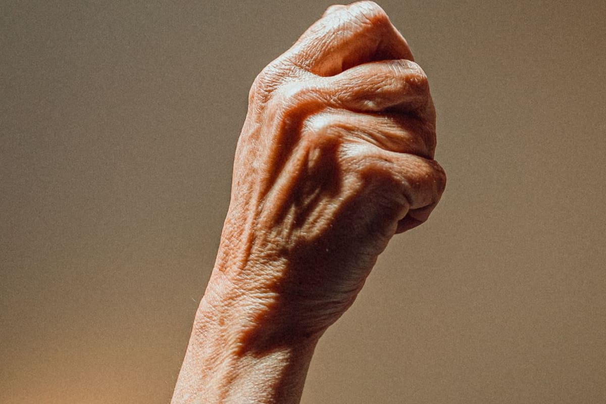 Por qué se marcan las venas de las manos según expertos en salud; advierten cuáles son las señales de cuidado y cuándo acudir al médico