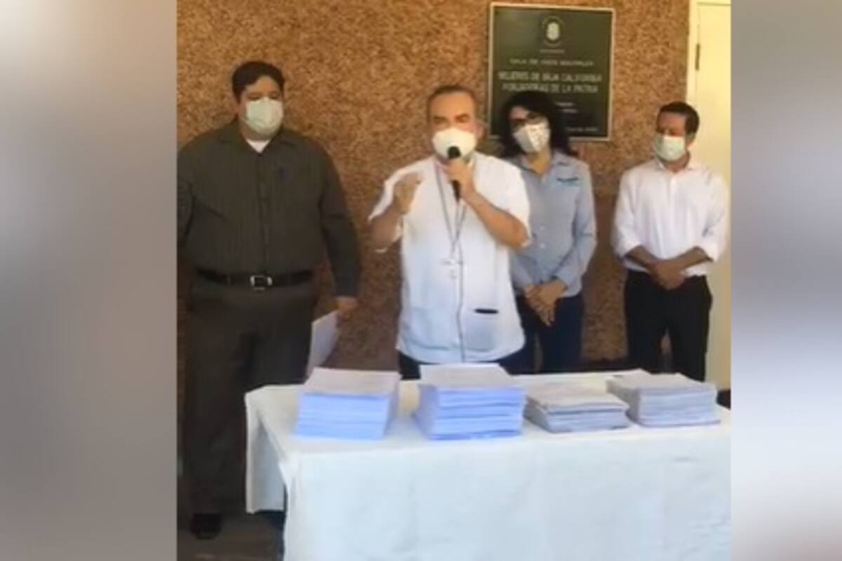 Entregan 14 mil firmas en el Congreso del Estado contra el matrimonio igualitario