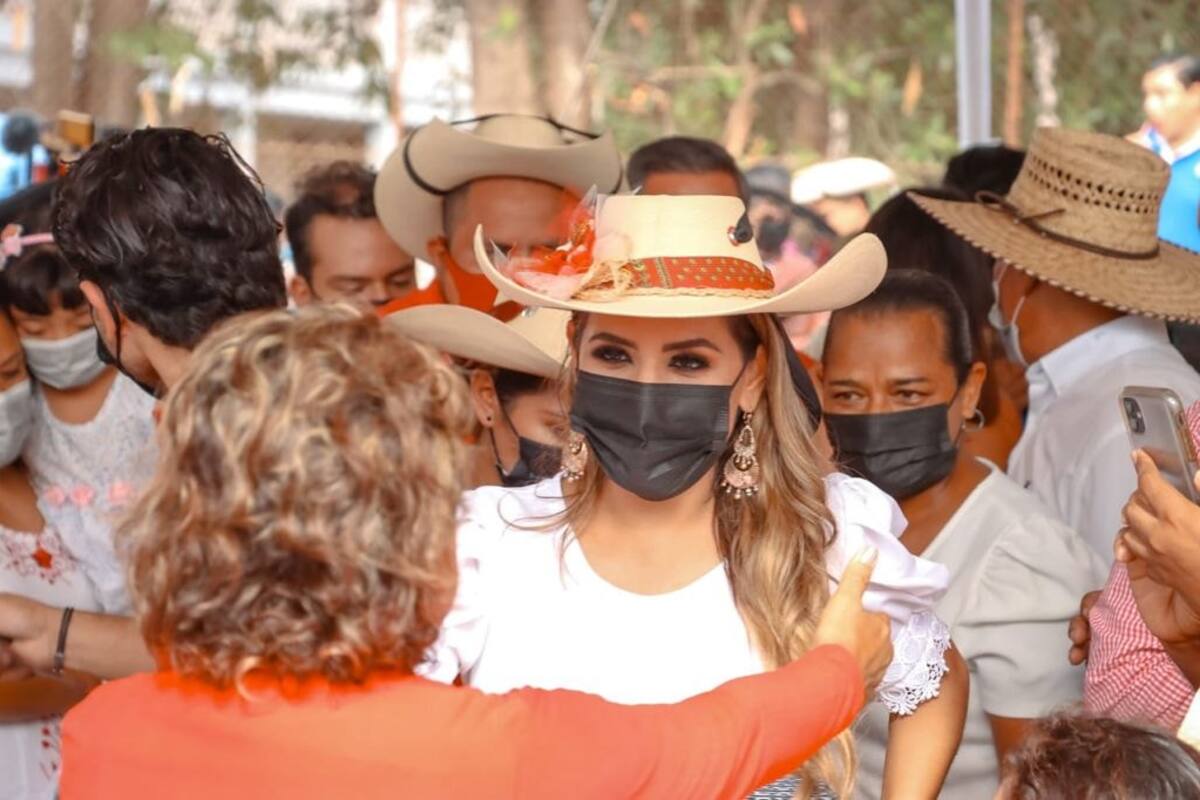 Tixtla, Guerrero: Normalistas de Ayotzinapa impiden que Evelyn Salgado realice mitin