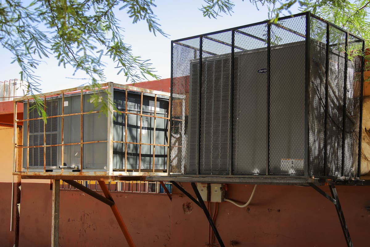 800 refrigeraciones ya fueron instaladas en escuelas de Mexicali; coordinan con autoridades de seguridad vigilancia en planteles