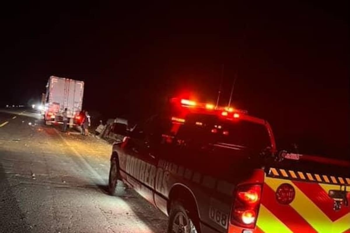 Accidente entre dos tráileres moviliza a Bomberos Voluntarios durante la noche del viernes