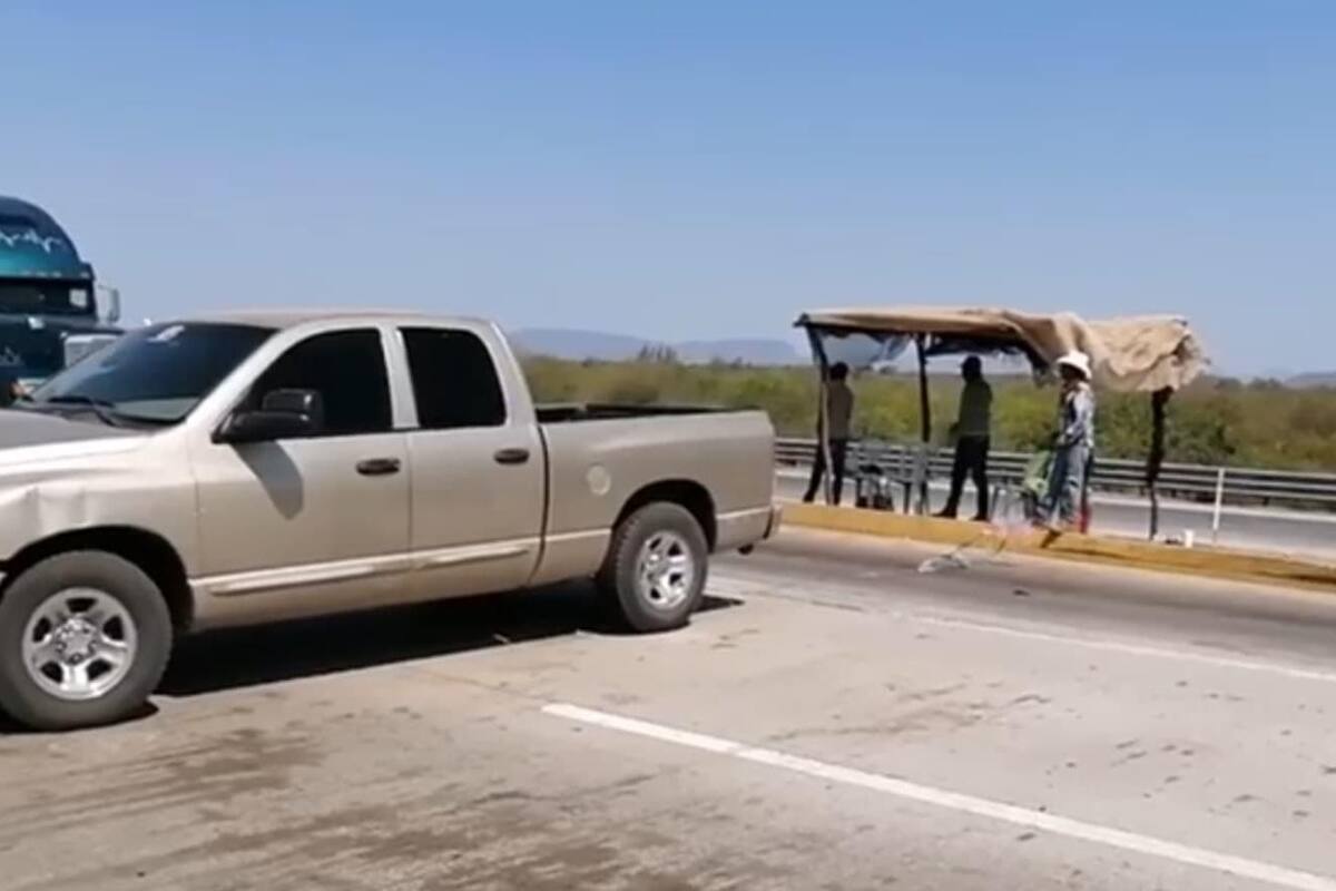 Reinstalan yaquis bloqueo carretero a la altura de Loma de Guamúchil