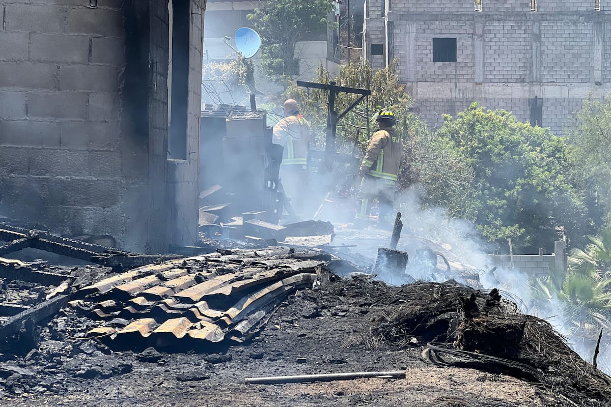 Incendio consume cuatro casas en la 3 de octubre