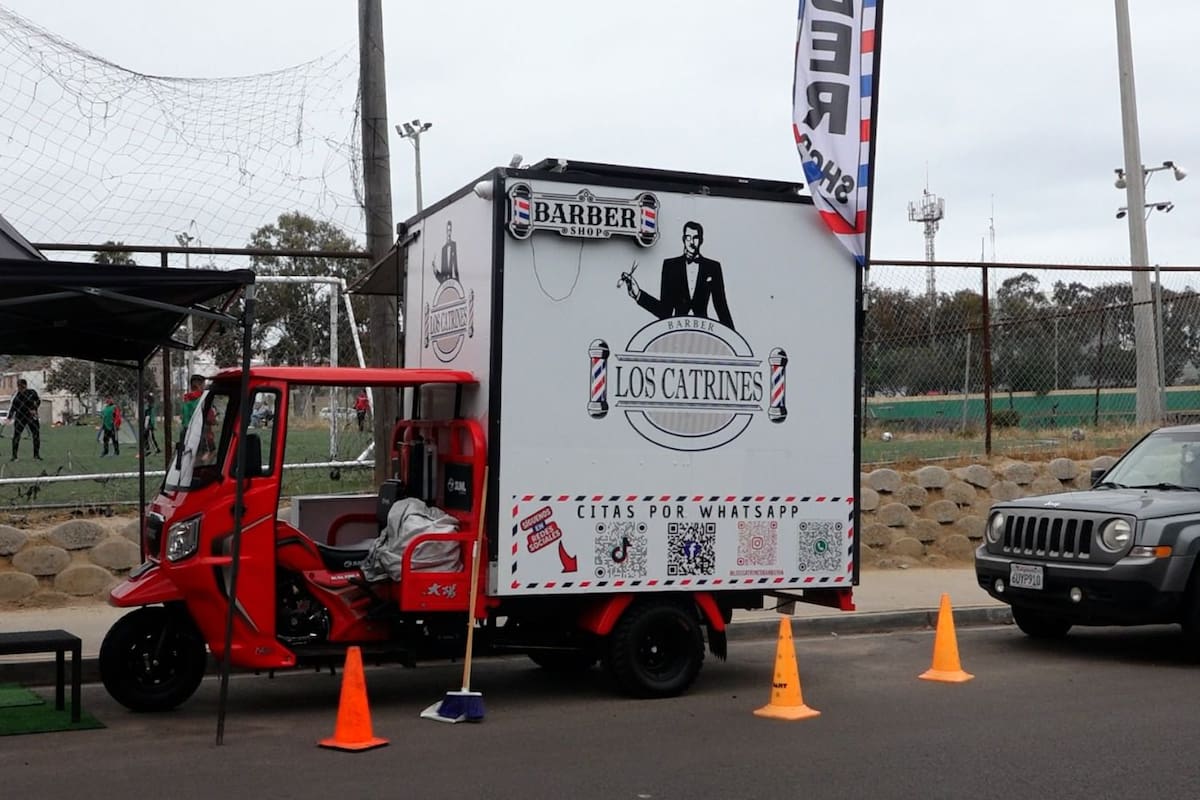 “Barbería Los Catrines”, la primera moto-barbería en Tijuana