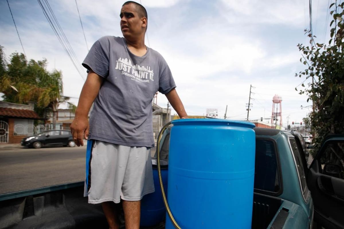 Se previenen vecinos ante cortes de agua