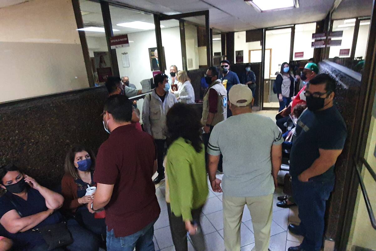 Piden trabajadores jubilados del Ayuntamiento pago completo de finiquitos