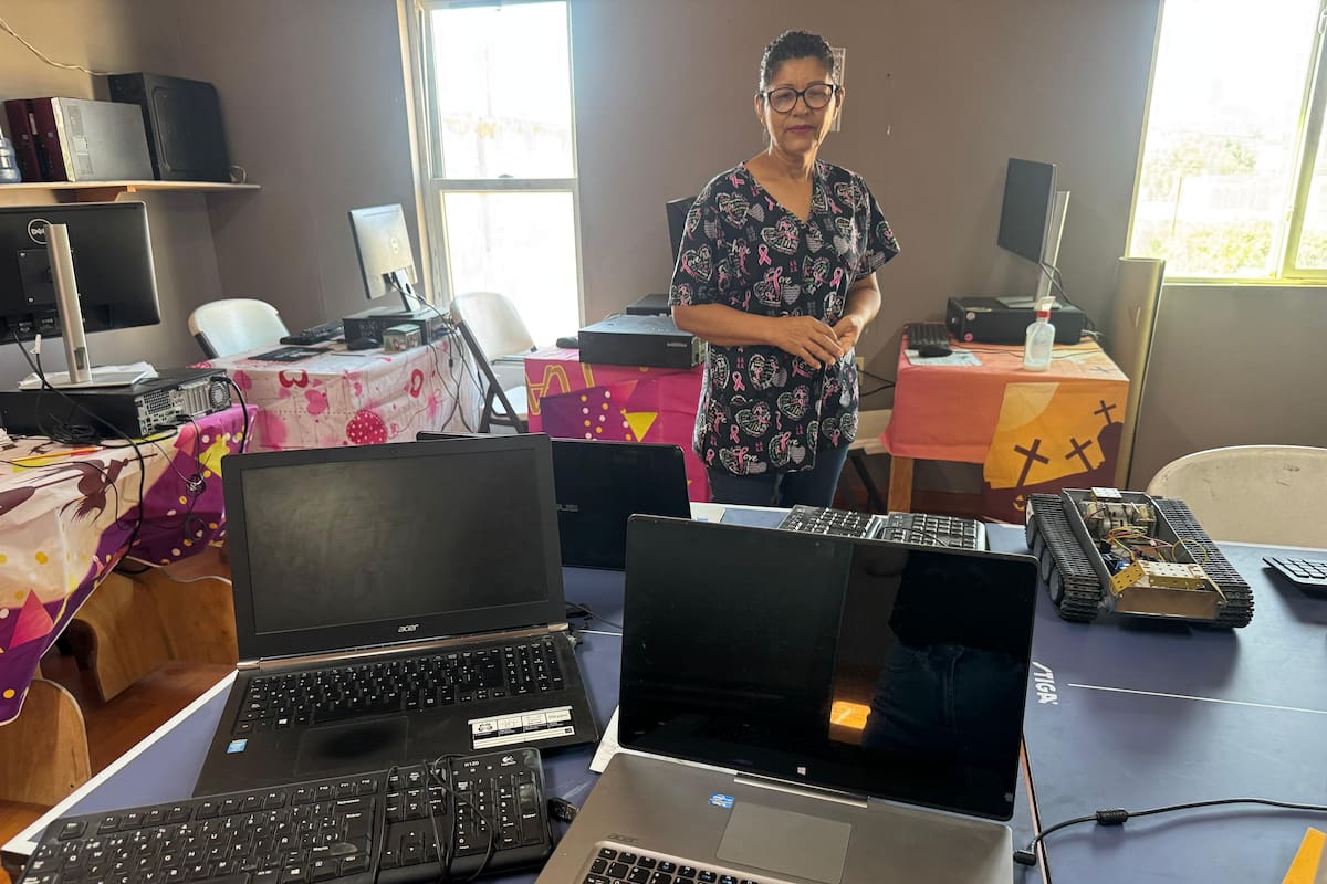 “Pasa mínimo 20 veces al día”: intermitencias de CFE queman computadoras de asociación que atiende a niños en Tijuana