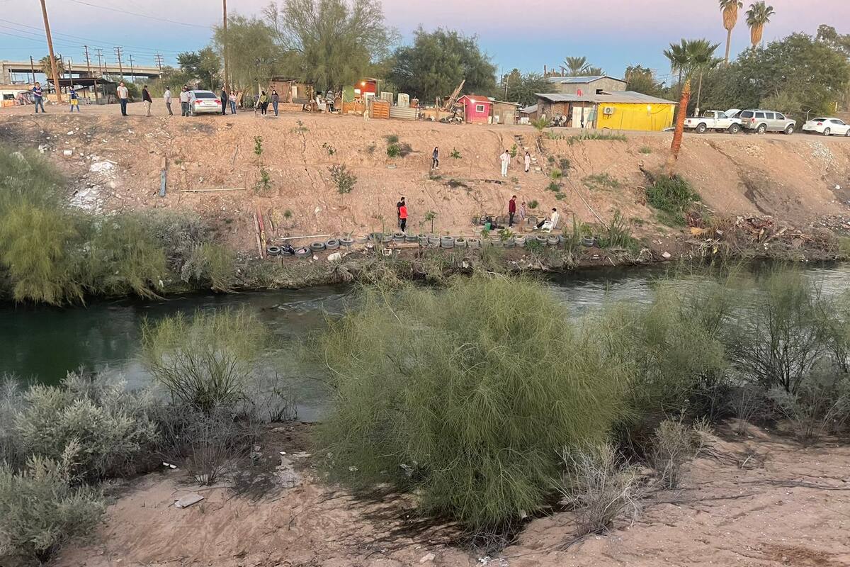Mueren cuatro al caer a dren en el valle de Mexicali