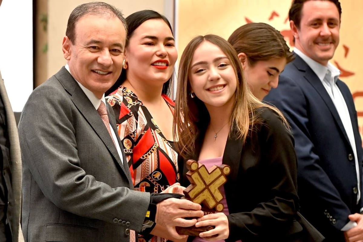 Eleva Alfonso Durazo a 120 mil pesos el estímulo del Premio Estatal de la Juventud
