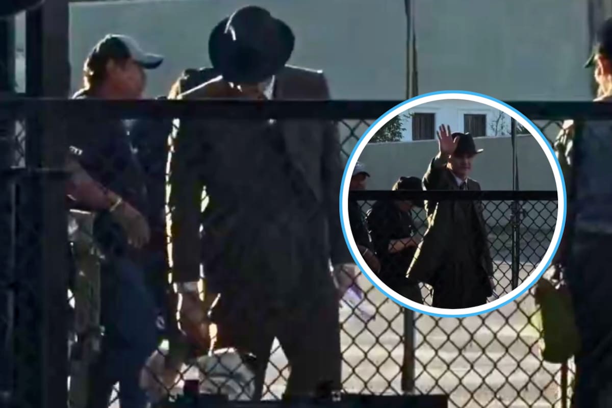 Pedro Pascal juega con perrito en Cananea durante rodaje “De Noche” (VIDEO)