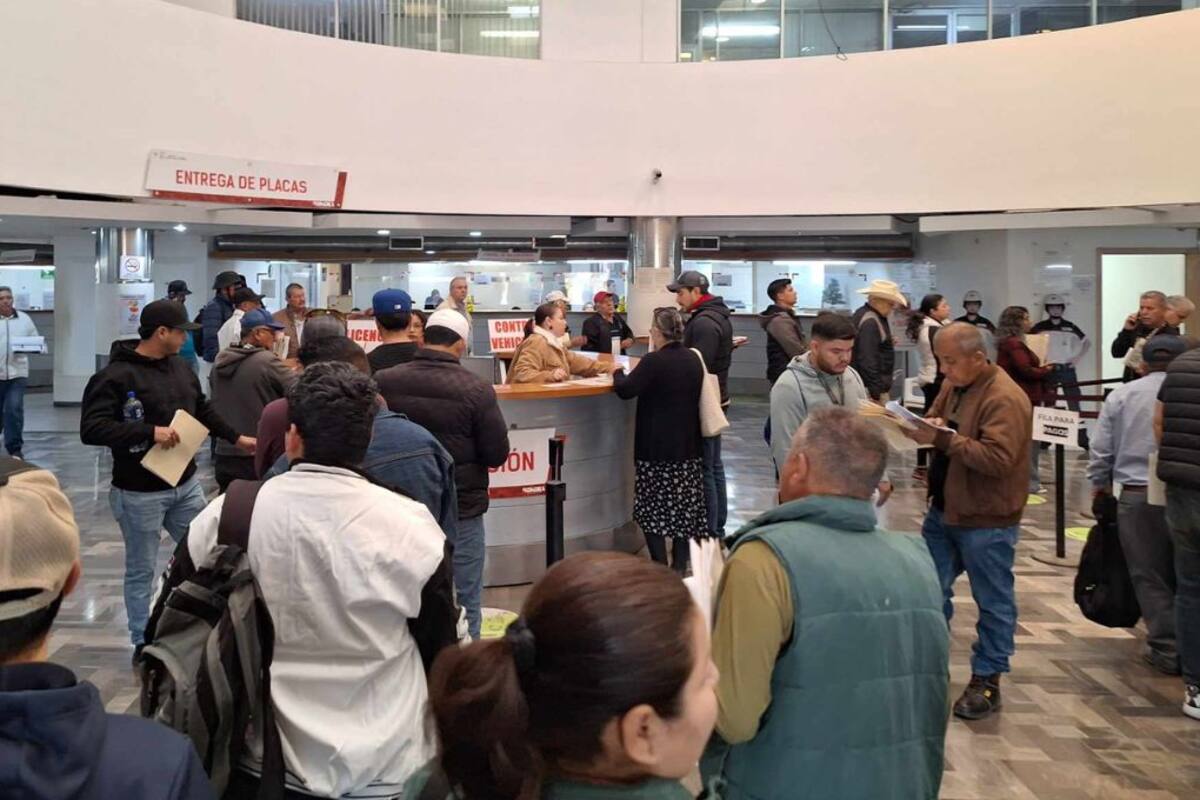 Cientos acuden a realizar trámites fiscales en Ciudad Obregón