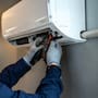 El costo de enfriar el hogar en México cambia en 2026 con equipos que logran reducir el gasto eléctrico a menos de la mitad mediante tecnología Inverter y sensores de presencia, una inversión clave para quienes buscan proteger su presupuesto familiar frente a las altas tarifas de la CFE