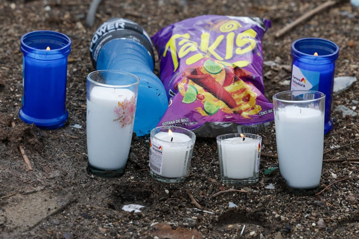Con veladoras, seres queridos despiden a Alexis, adolescente que murió al sufrir una descarga eléctrica