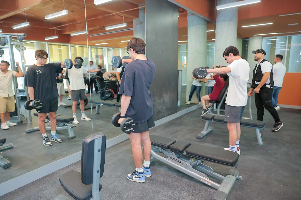 Inauguran gimnasio en la Escuela Bancaria y Comercial campus Hermosillo