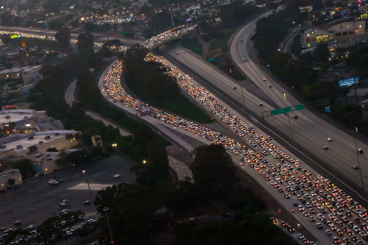 Largas filas para cruzar de San Diego a Tijuana por El Chaparral