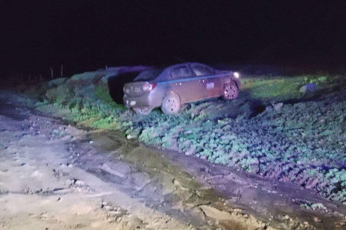 Roban vehículo con violencia en San Quintín y lo rastrean mediante GPS