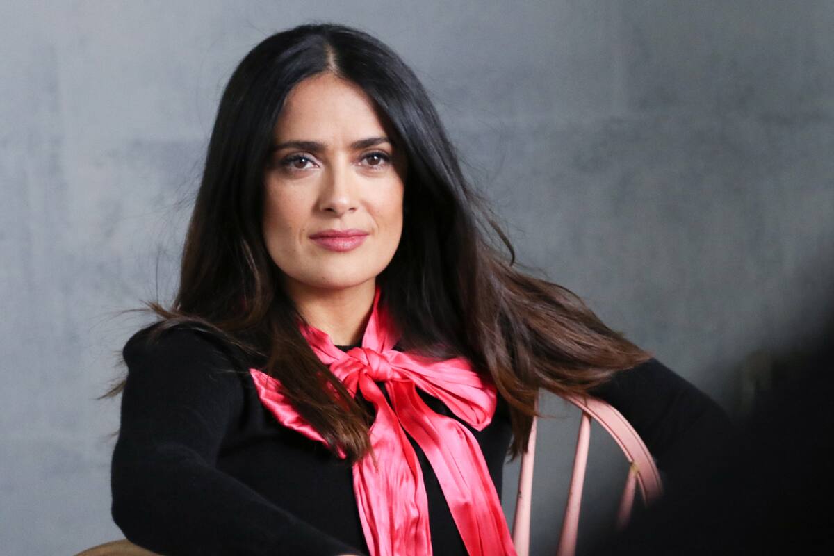 Salma Hayek intriga en Black Friday con su cuerpo; se arrepiente y borra foto