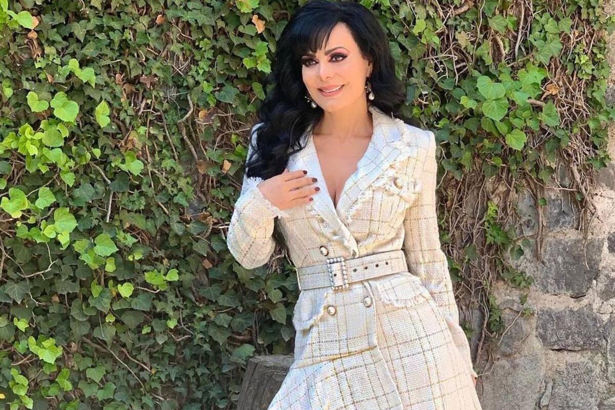 ¡Maribel Guardia vestida muy a la mexicana!