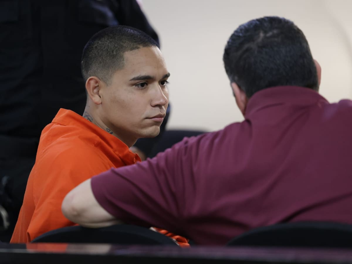 Durante la audiencia, la defensa del joven pidió que únicamente se leyeran los puntos y se diera una explicación breve del caso l Foto: Javier Gallegos