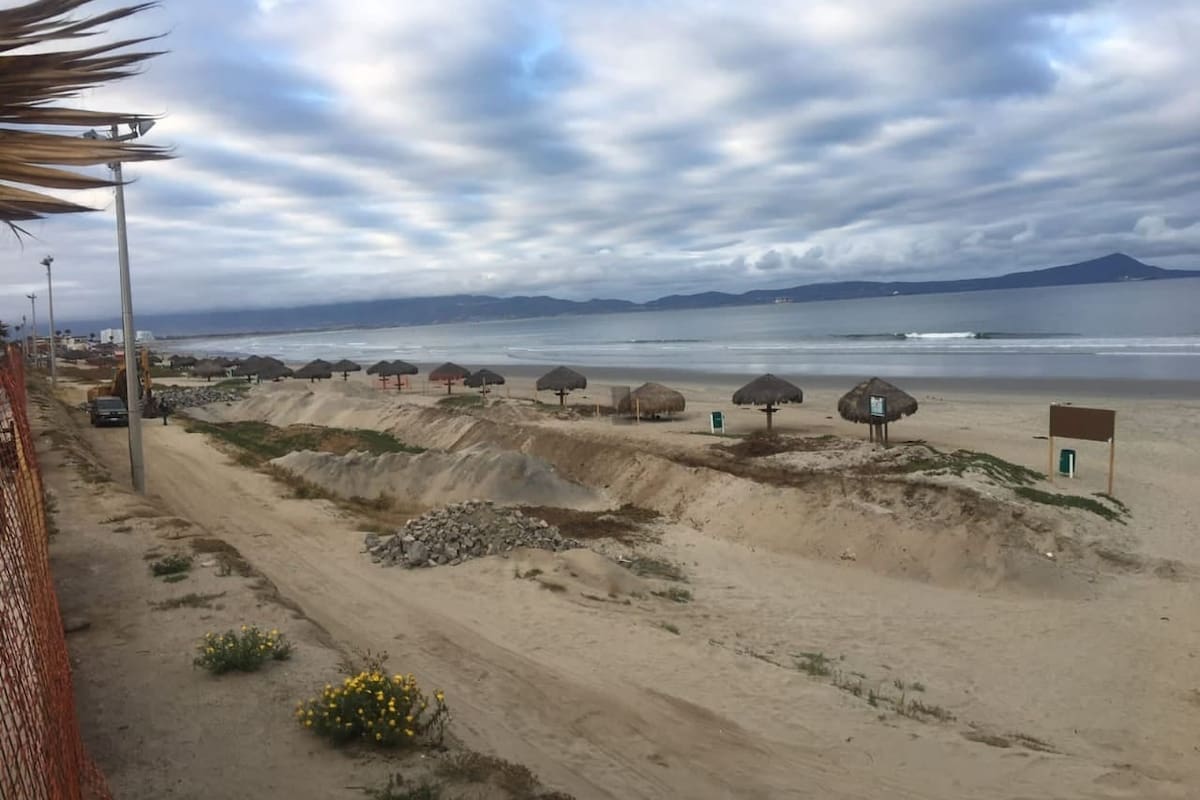 Ordenan a Ayala restaurar dunas en Playa Hermosa