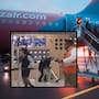 Video viral muestra pelea entre pasajeros y personal de Aeroméxico en el AICM después de que un viajero presuntamente dañó la aeronave y puso en riesgo la seguridad del vuelo
